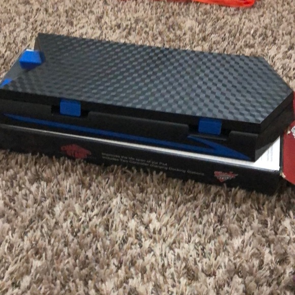 I’m selling a ps4 charging station and game holder - Picture 2 of 4